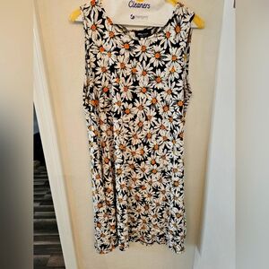 Floral Sleeveless Dress with Daisy Print